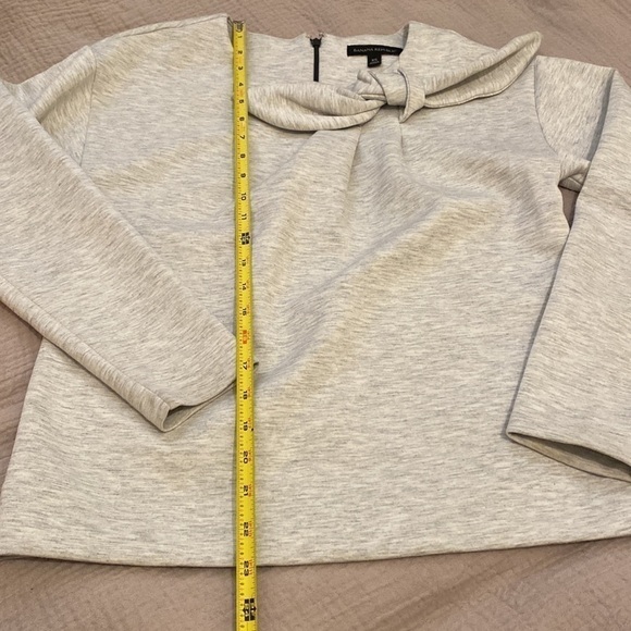 Banana Republic gray long sleeve top with bow decoration. Size Xs . - Picture 6 of 10